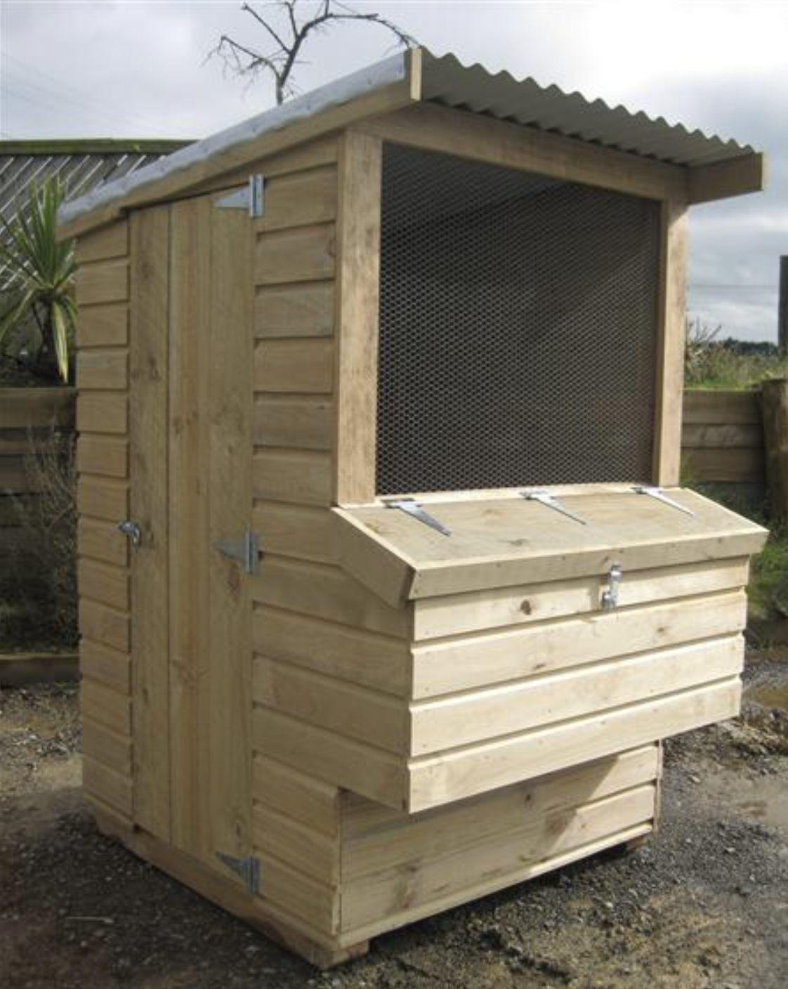 Hen House with Weatherboard Cladding